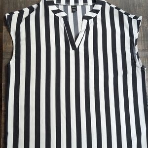 SHEIN Monochrome Striped Sleeveless Top